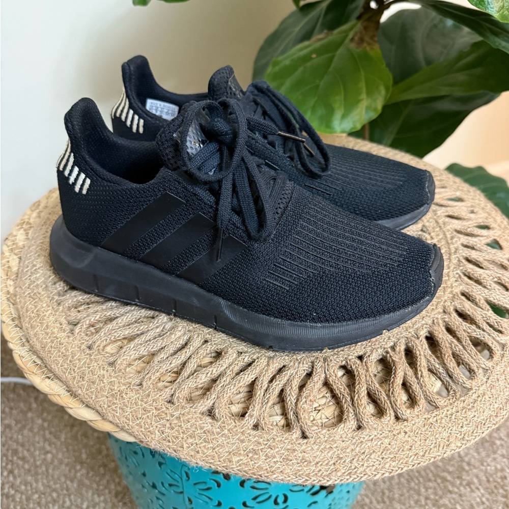 Adidas Swift Black Running Shoes 7.5 - no insoles